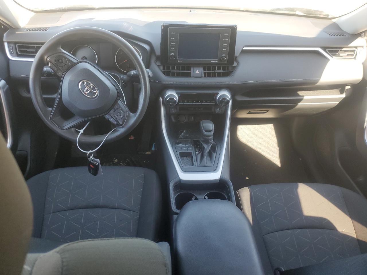 Toyota RAV4 Xle Image 3
