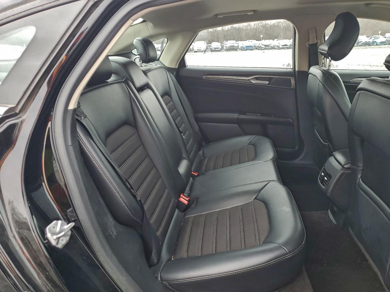 Ford Fusion Se Image 8