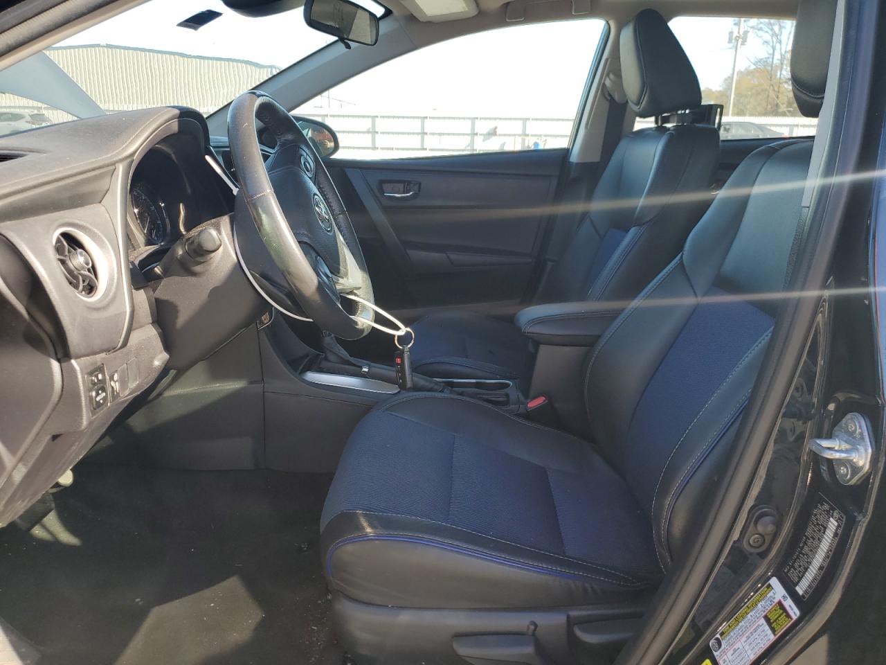 Toyota Corolla L Image 11