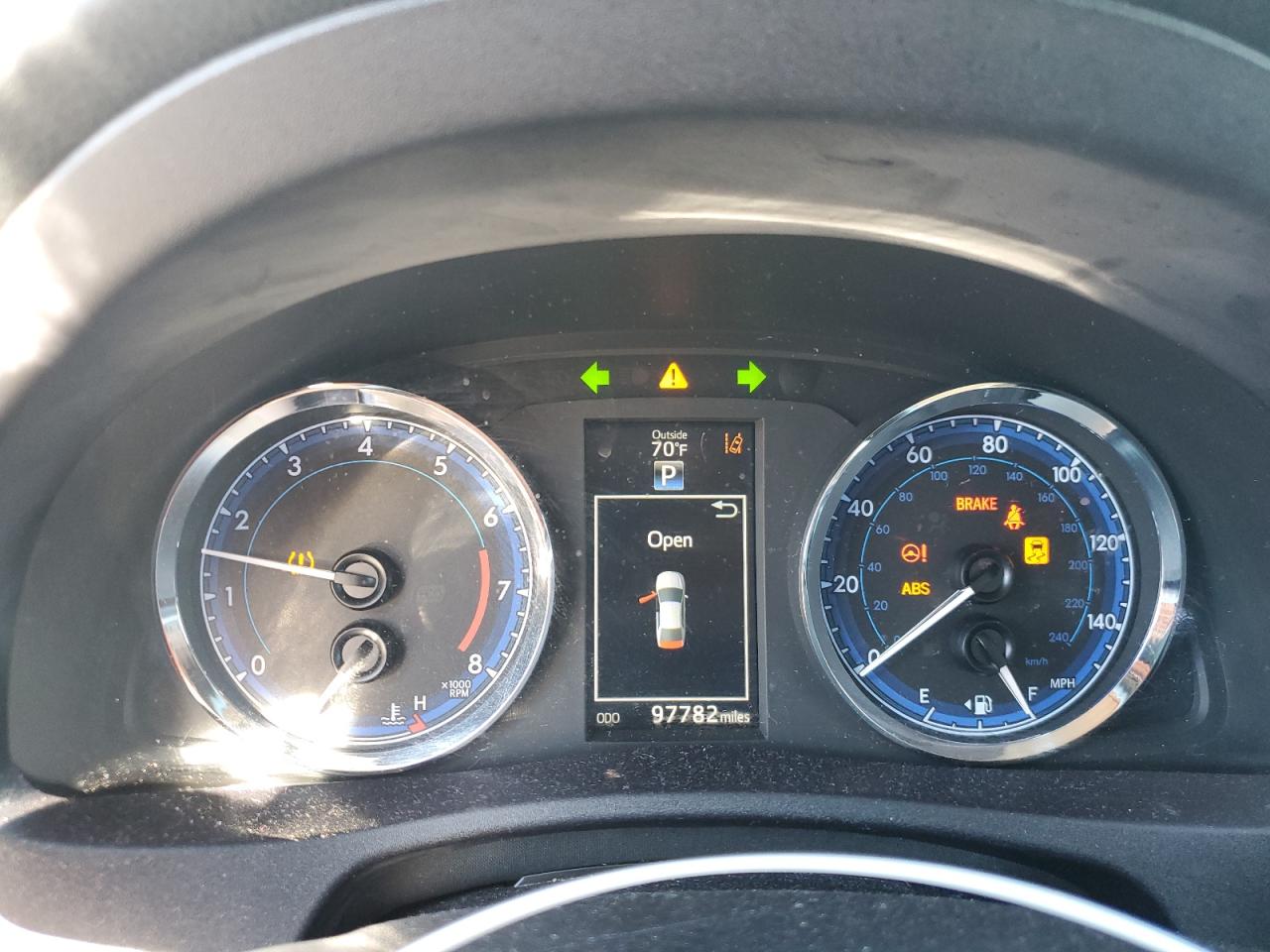 Toyota Corolla L Image 9