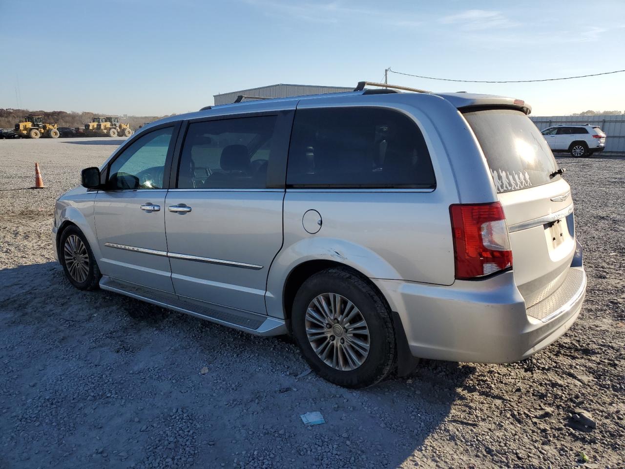 Chrysler Minivan Limited Image 11