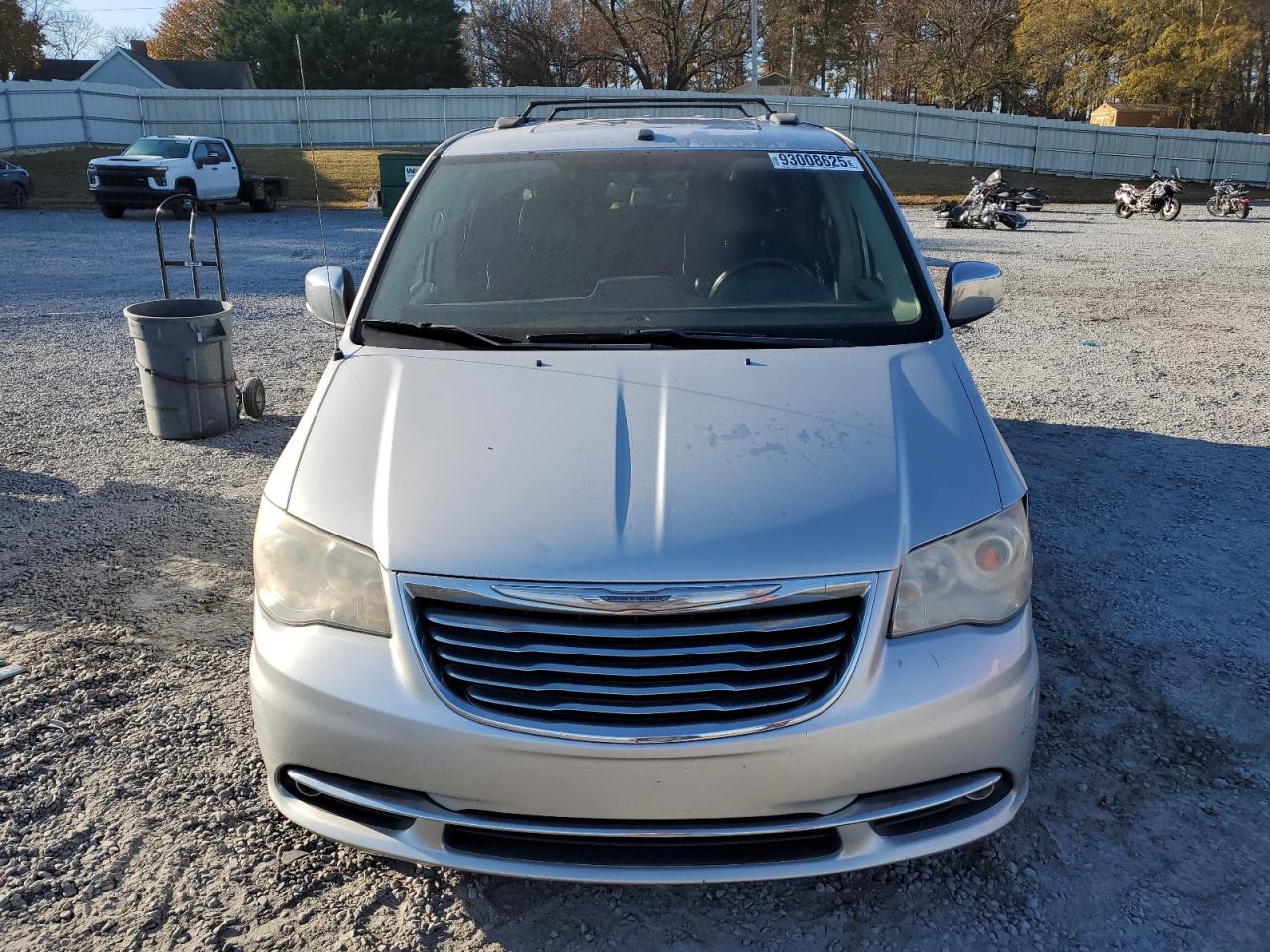 Chrysler Minivan Limited Image 10