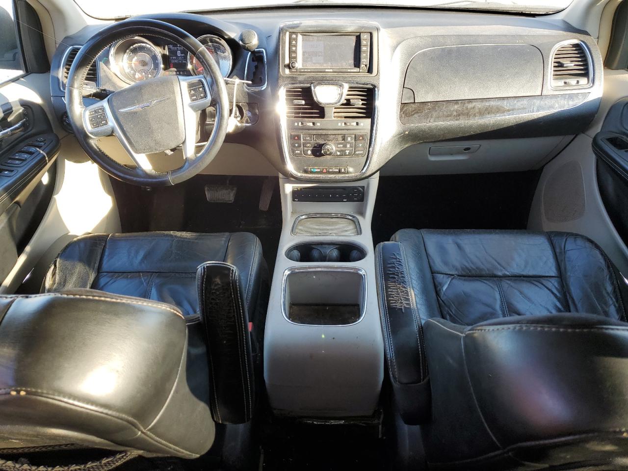 Chrysler Minivan Limited Image 4