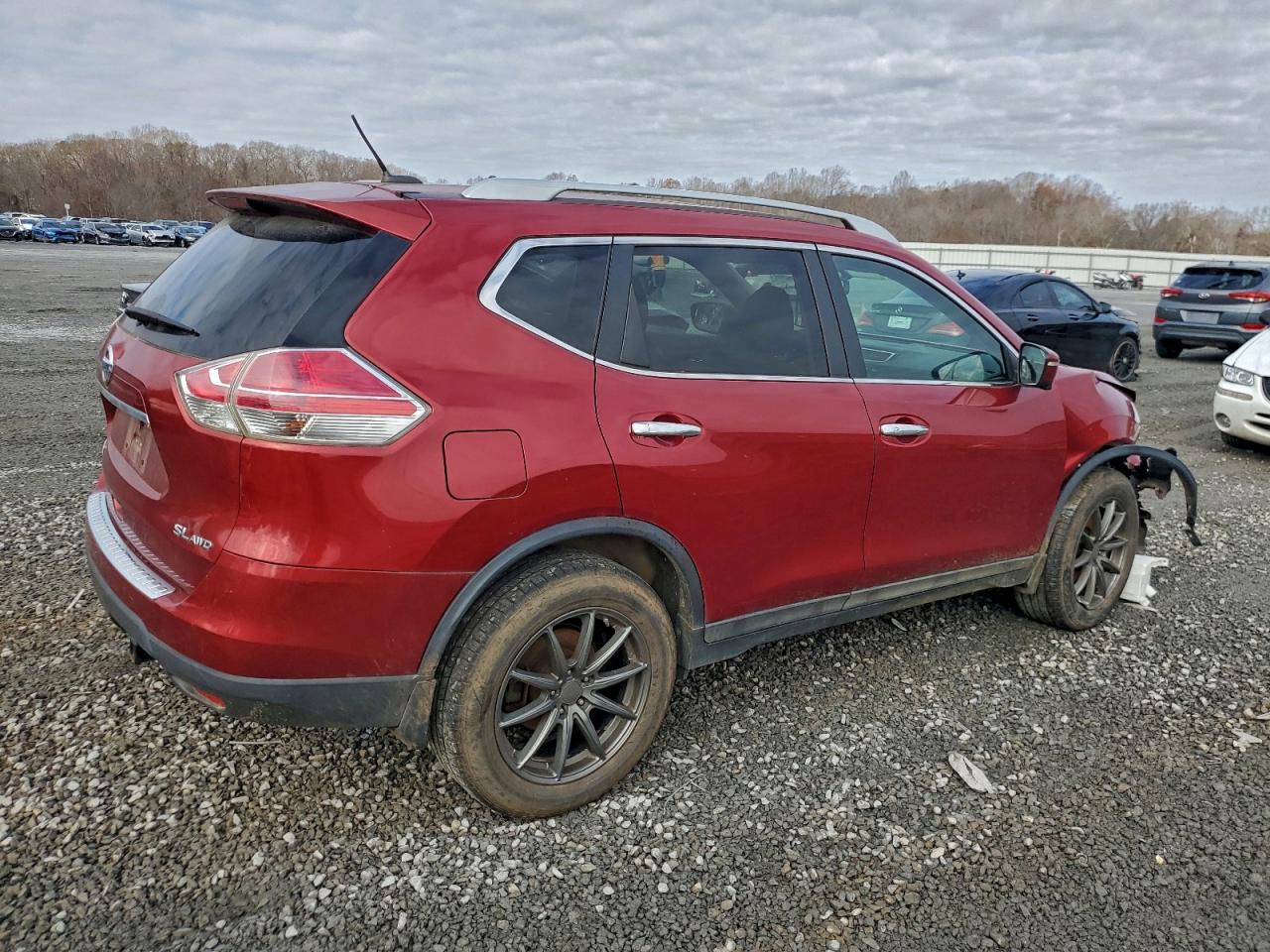 Nissan Rogue S Image 2