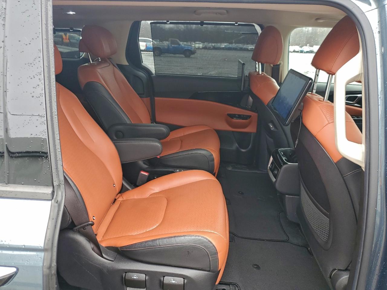 Kia Carnival Sx Prestige Image 2