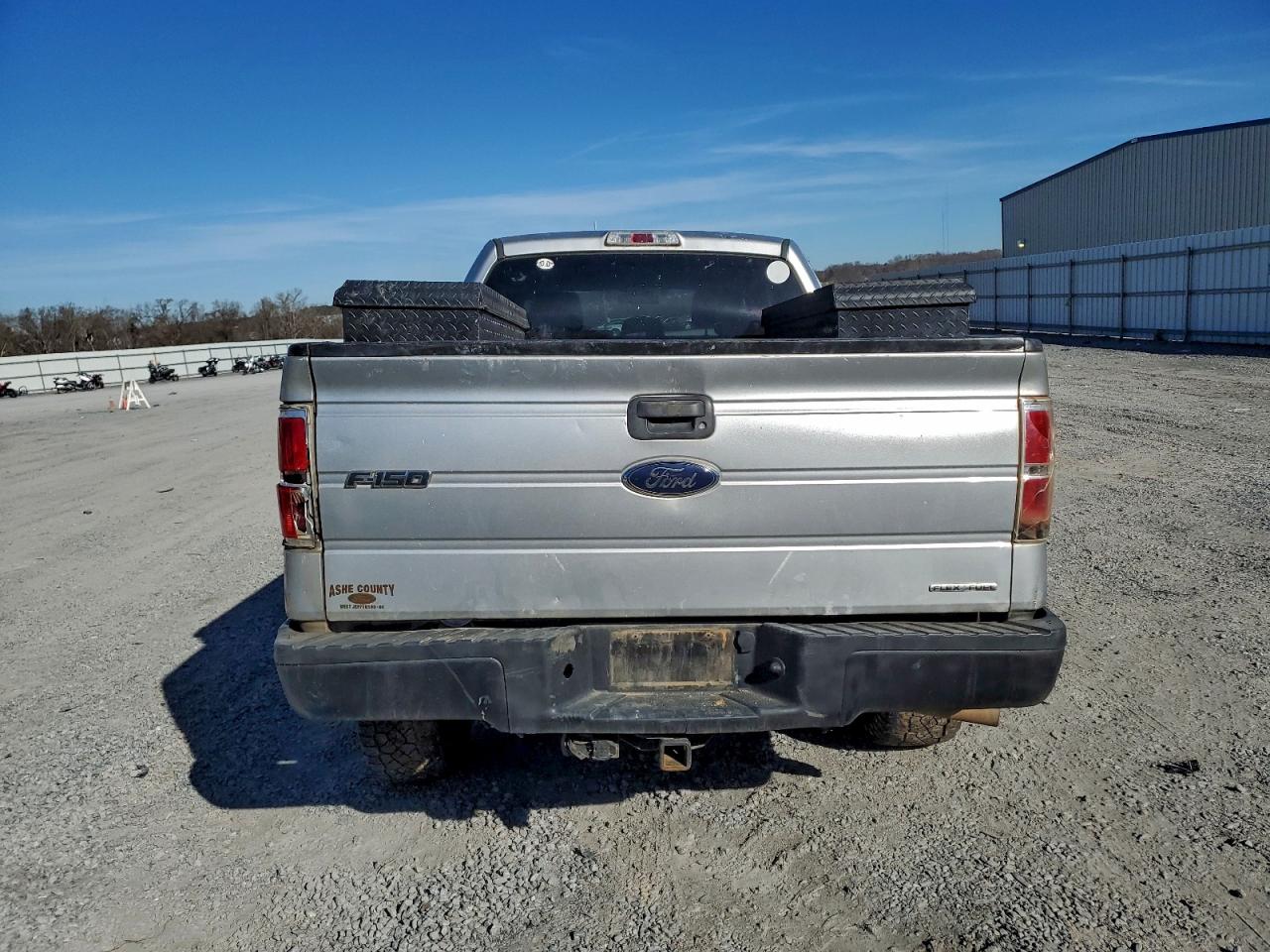 Ford F-150 Super Cab Image 2