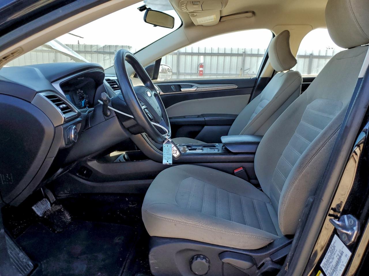 Ford Fusion S Image 10