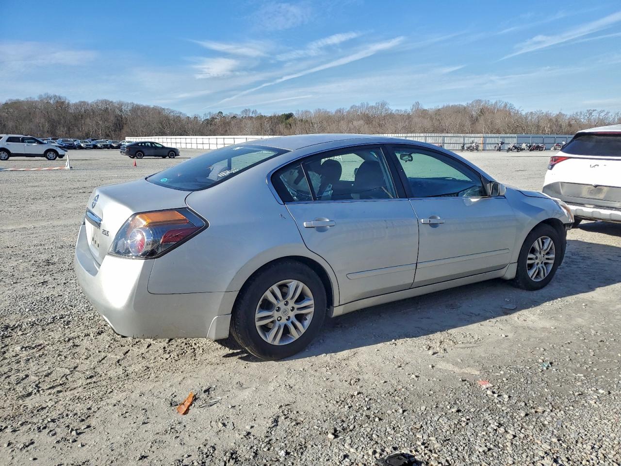 Nissan Altima Base Image 4