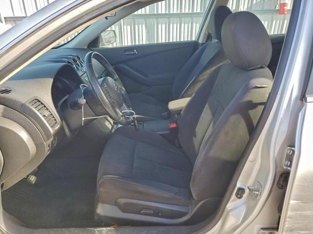 Nissan Altima Base Image 8