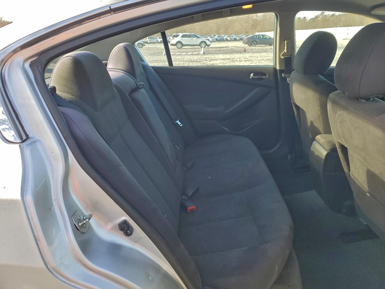 Nissan Altima Base Image 10