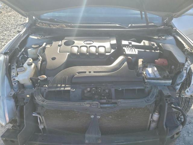 Nissan Altima Base Image 11