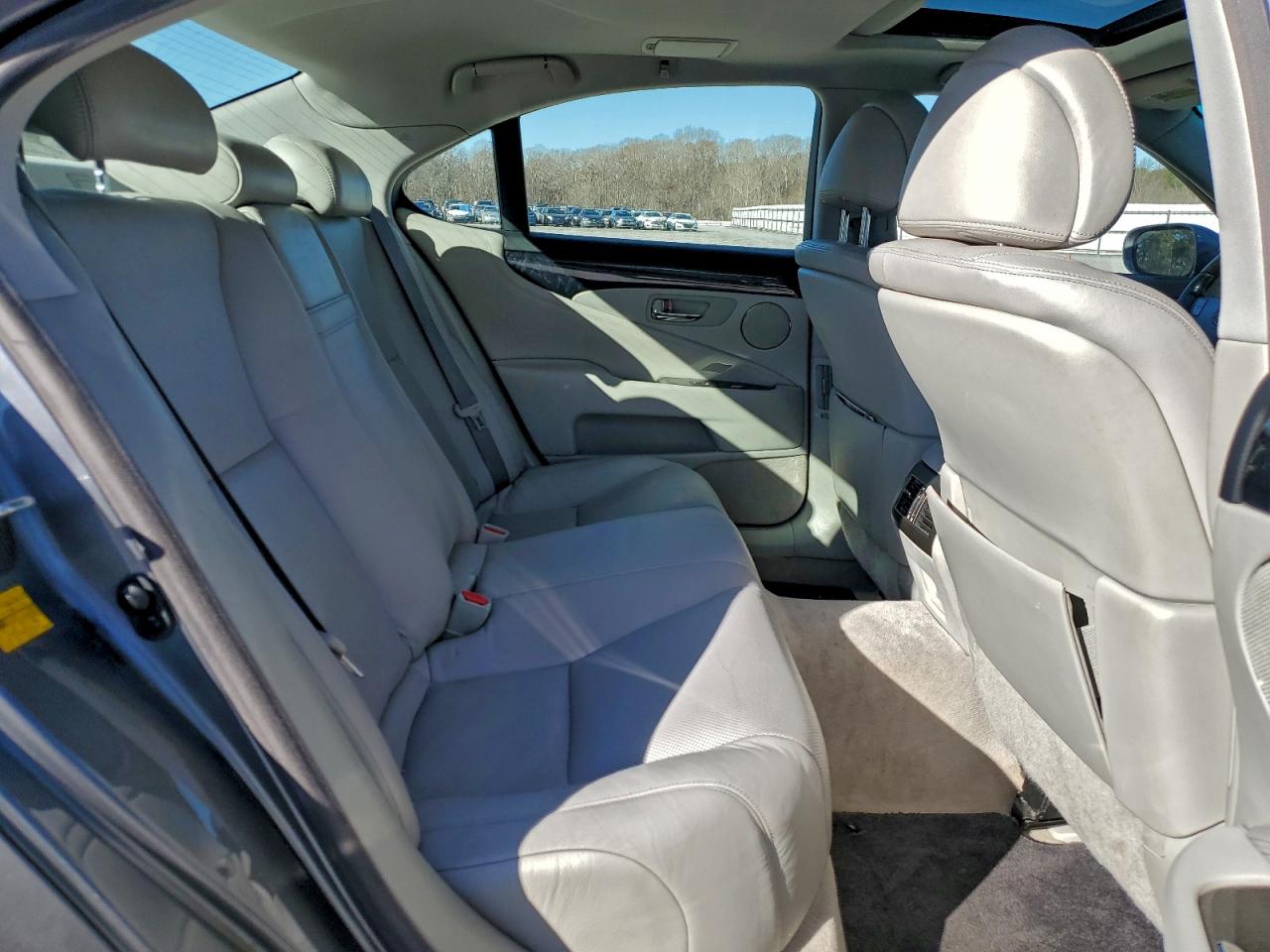 Lexus LS 460 Image 12