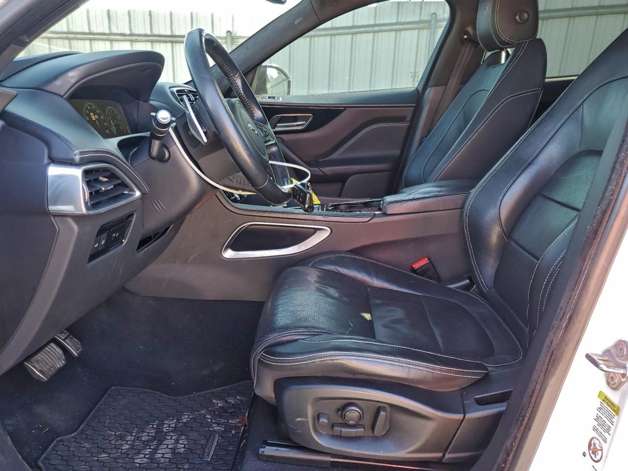 Jaguar F-PACE S Image 2