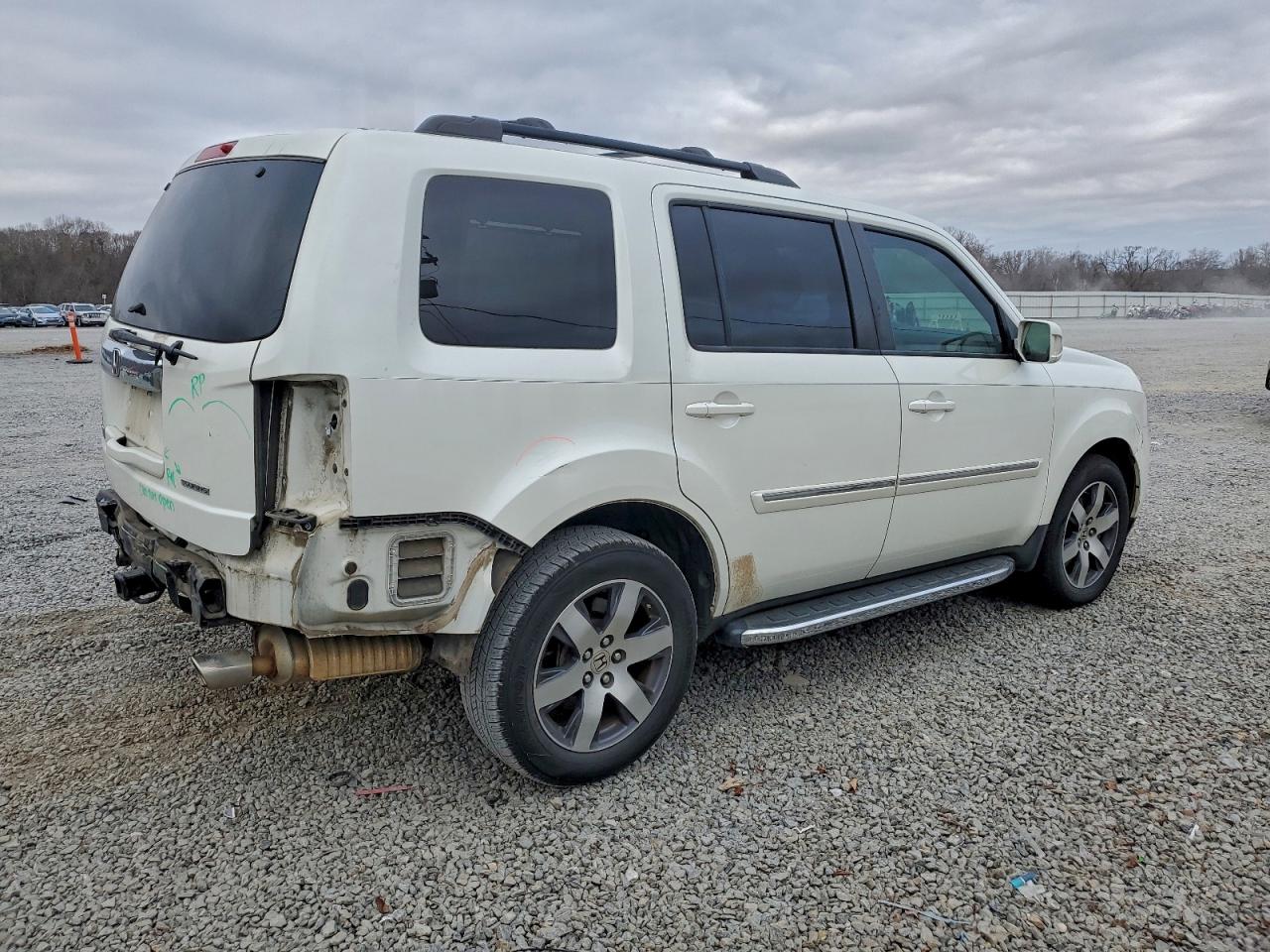 Honda Pilot Touring Image 3