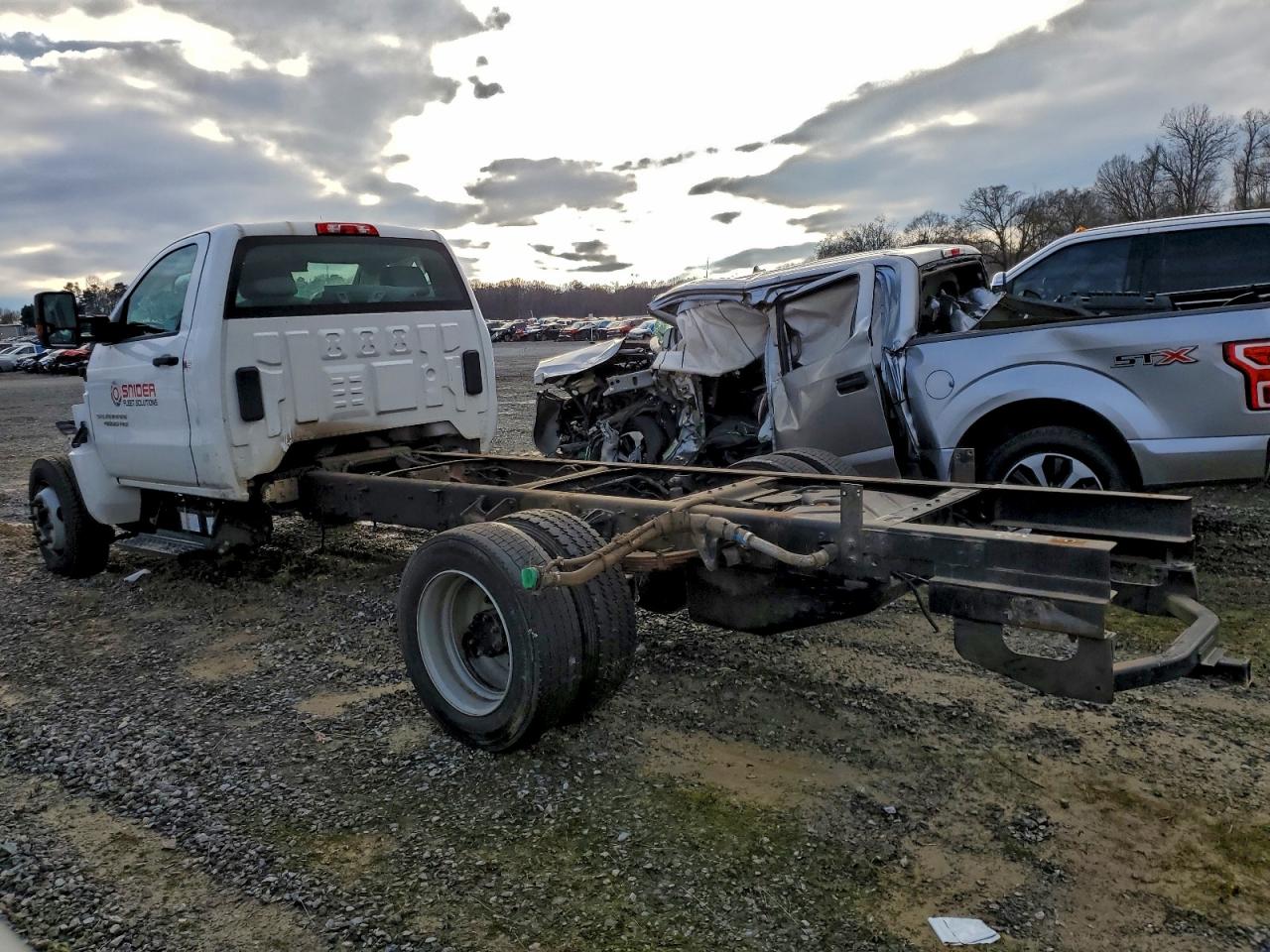 Chevrolet Silverado Image 3