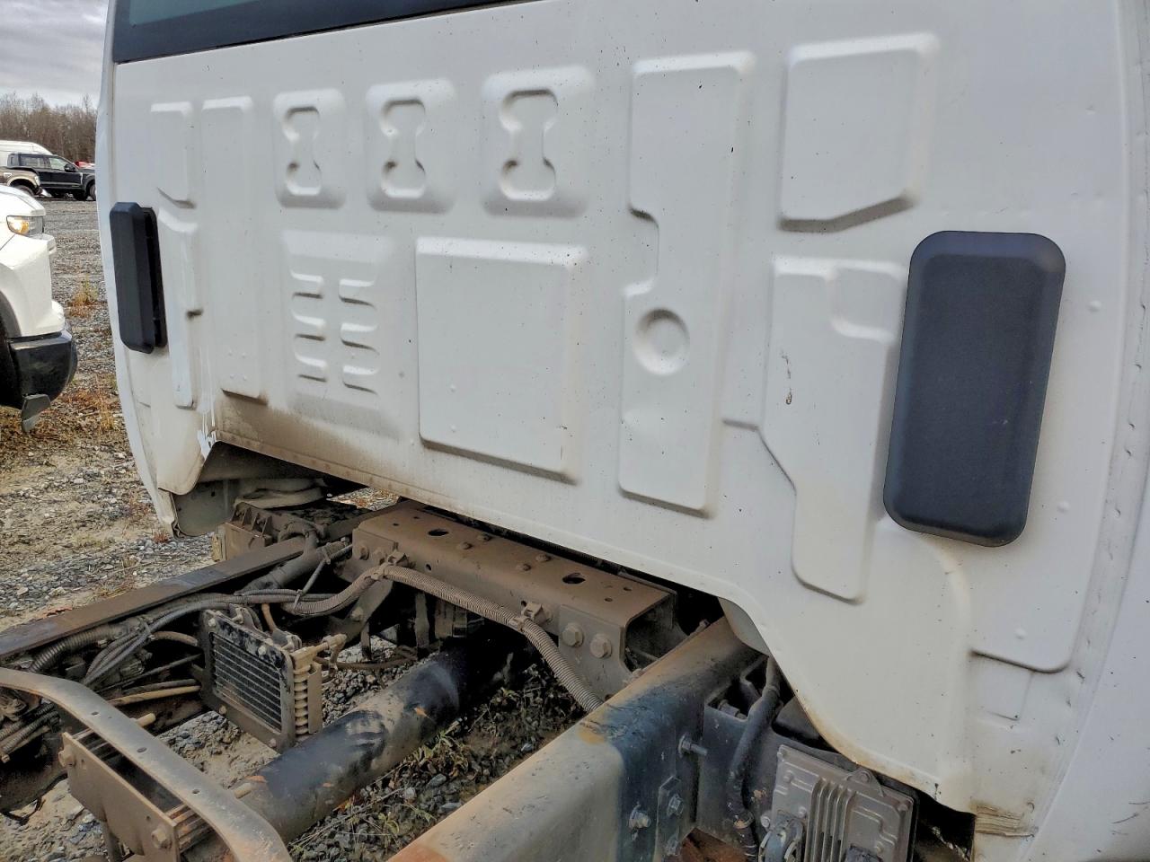 Chevrolet Silverado Image 10