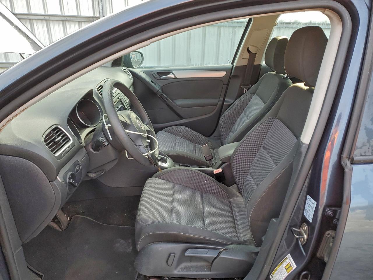 Volkswagen Golf Image 10