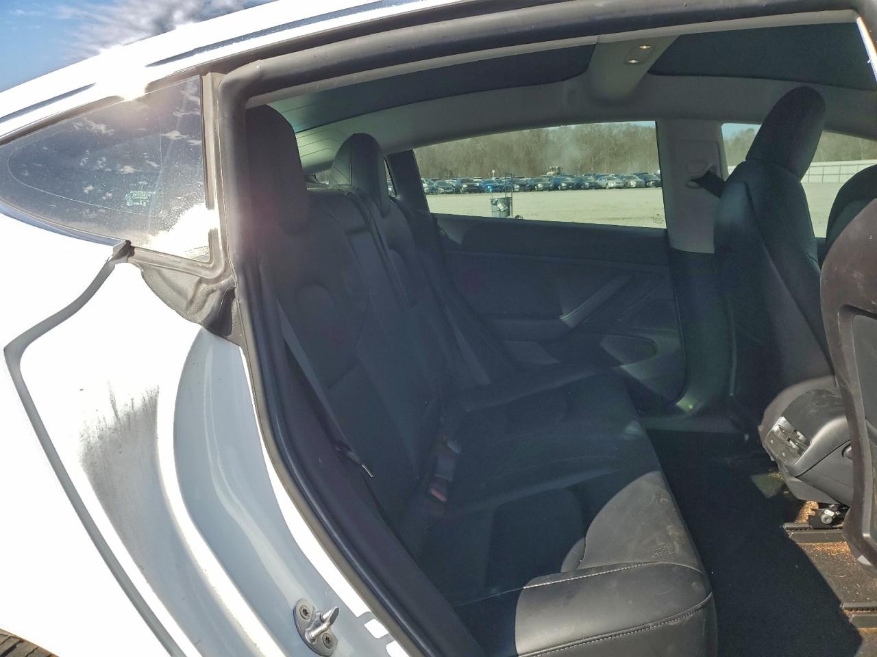 Tesla Model 3 Image 9