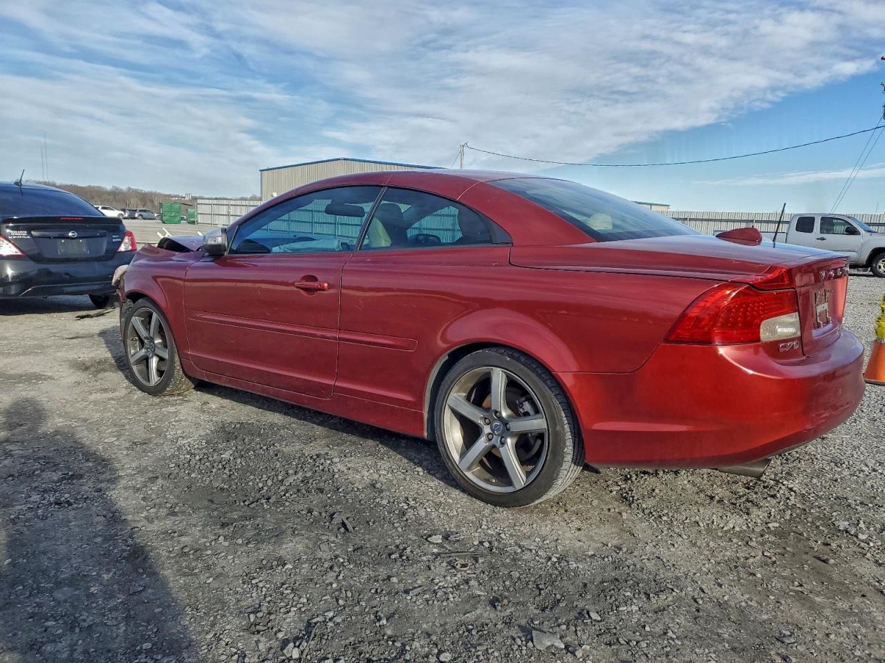 Volvo C70 T5 Image 3