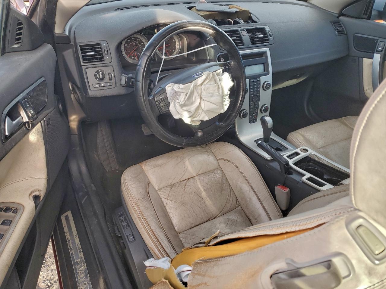 Volvo C70 T5 Image 10