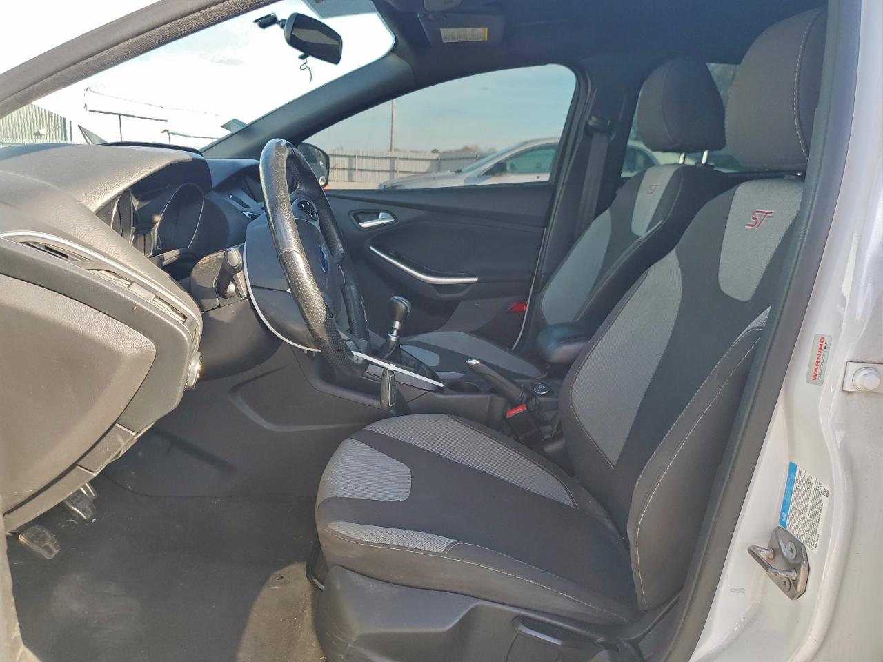 Ford Focus St Image 11