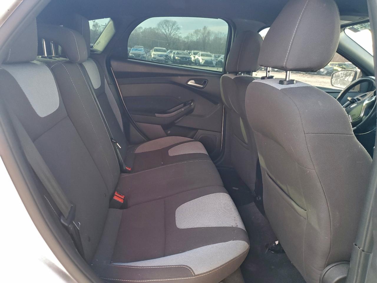 Ford Focus St Image 12