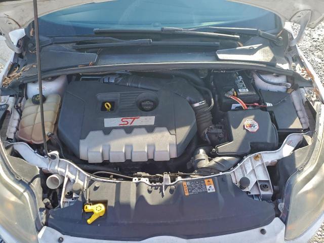 Ford Focus St Image 10