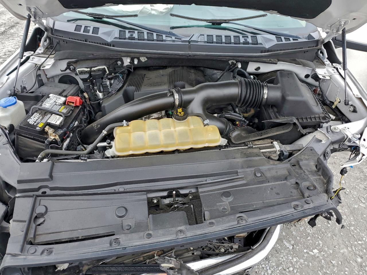 Ford F-150 Supercrew Image 12