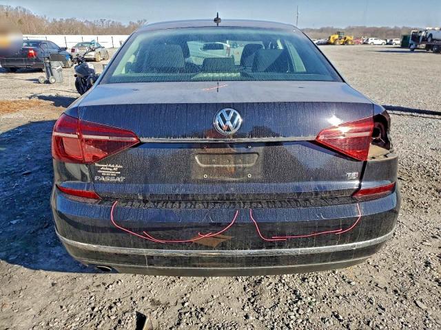 Volkswagen Passat S Image 8