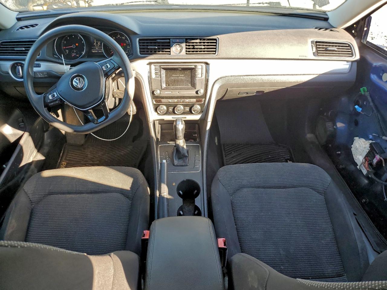 Volkswagen Passat S Image 4