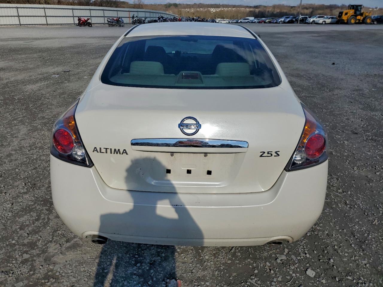 Nissan Altima 2.5 Image 3