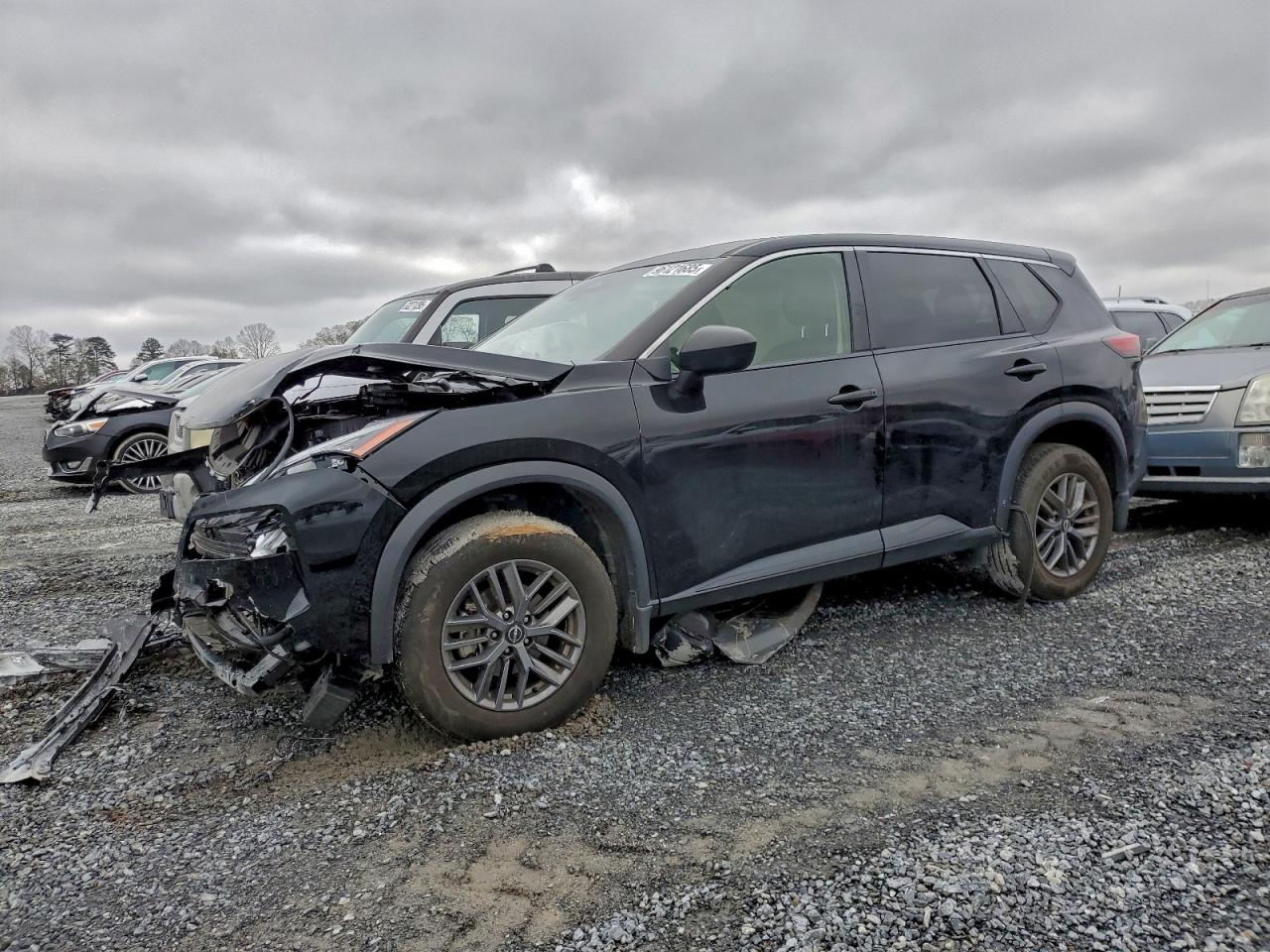 Nissan Rogue S Image 1