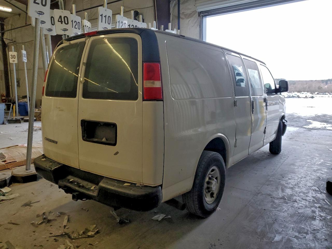 Chevrolet Express Image 4