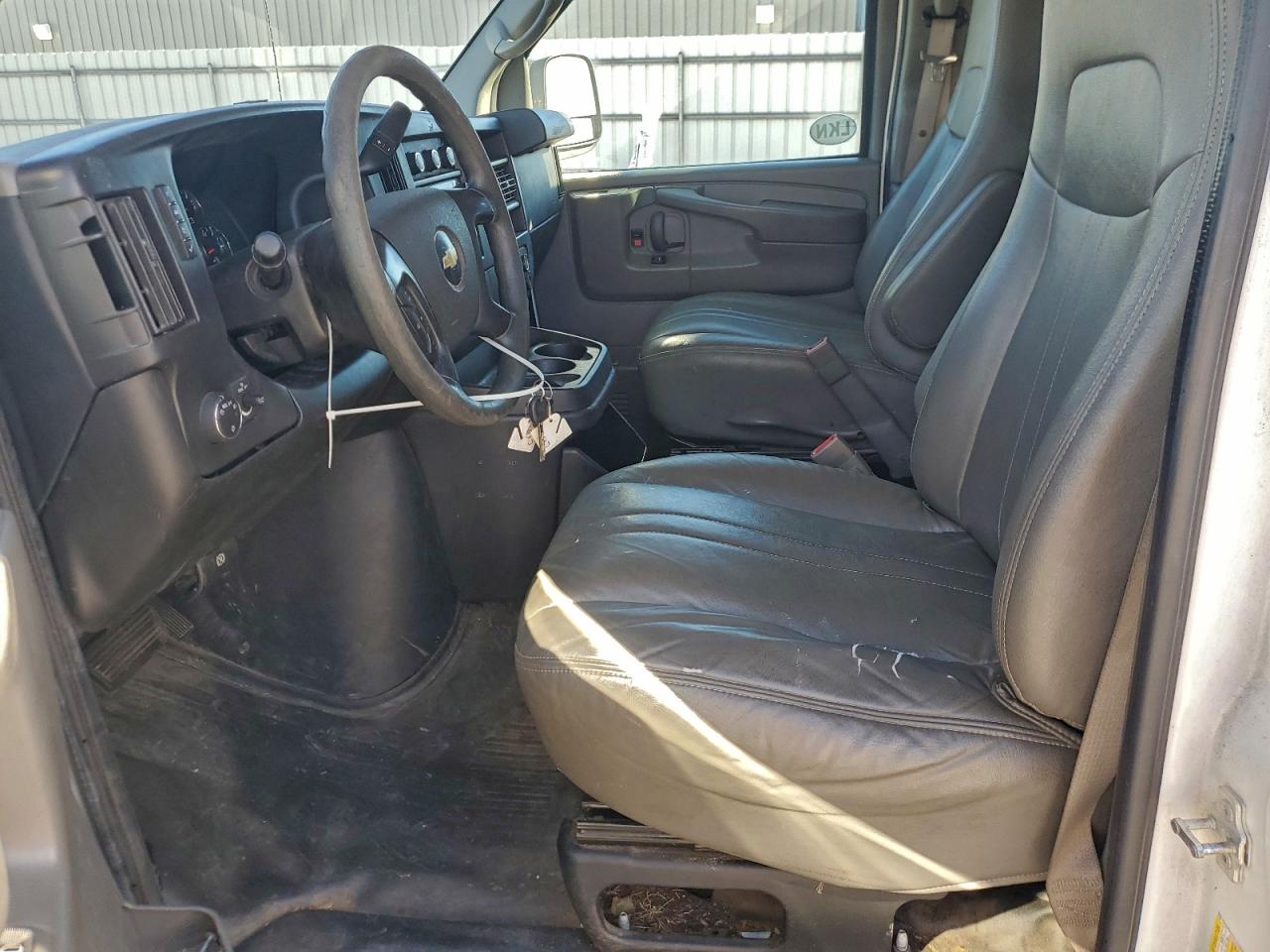 Chevrolet Express Image 3