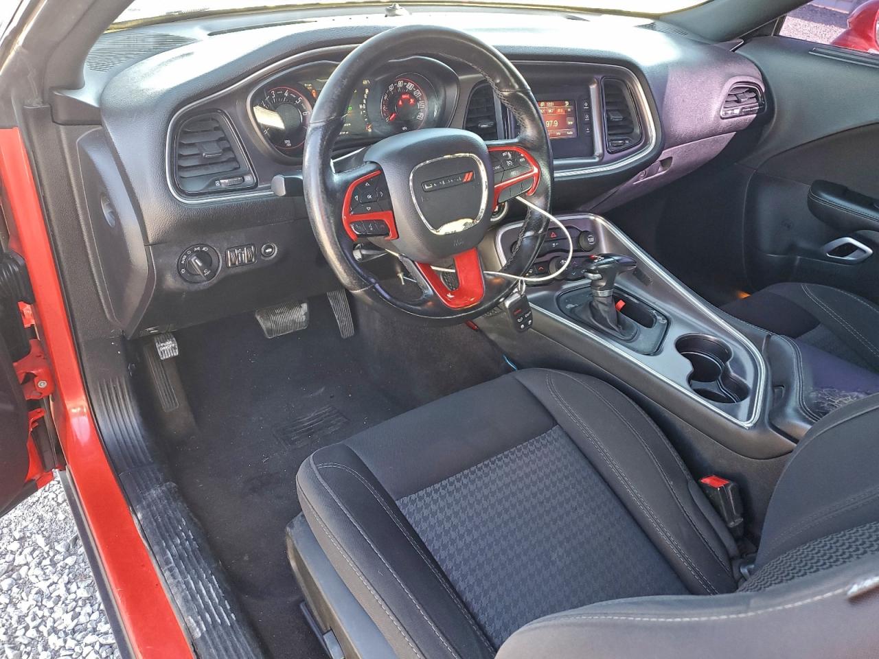 Dodge Challenger Sxt Image 9