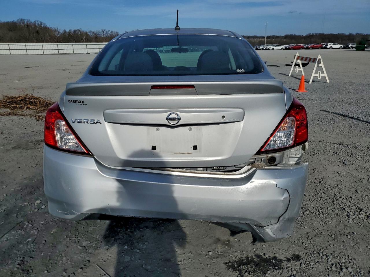 Nissan Versa S Image 5