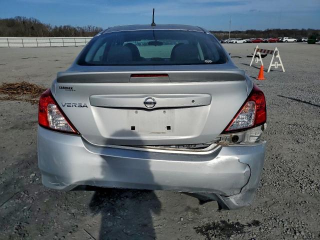 Nissan Versa S Image 5