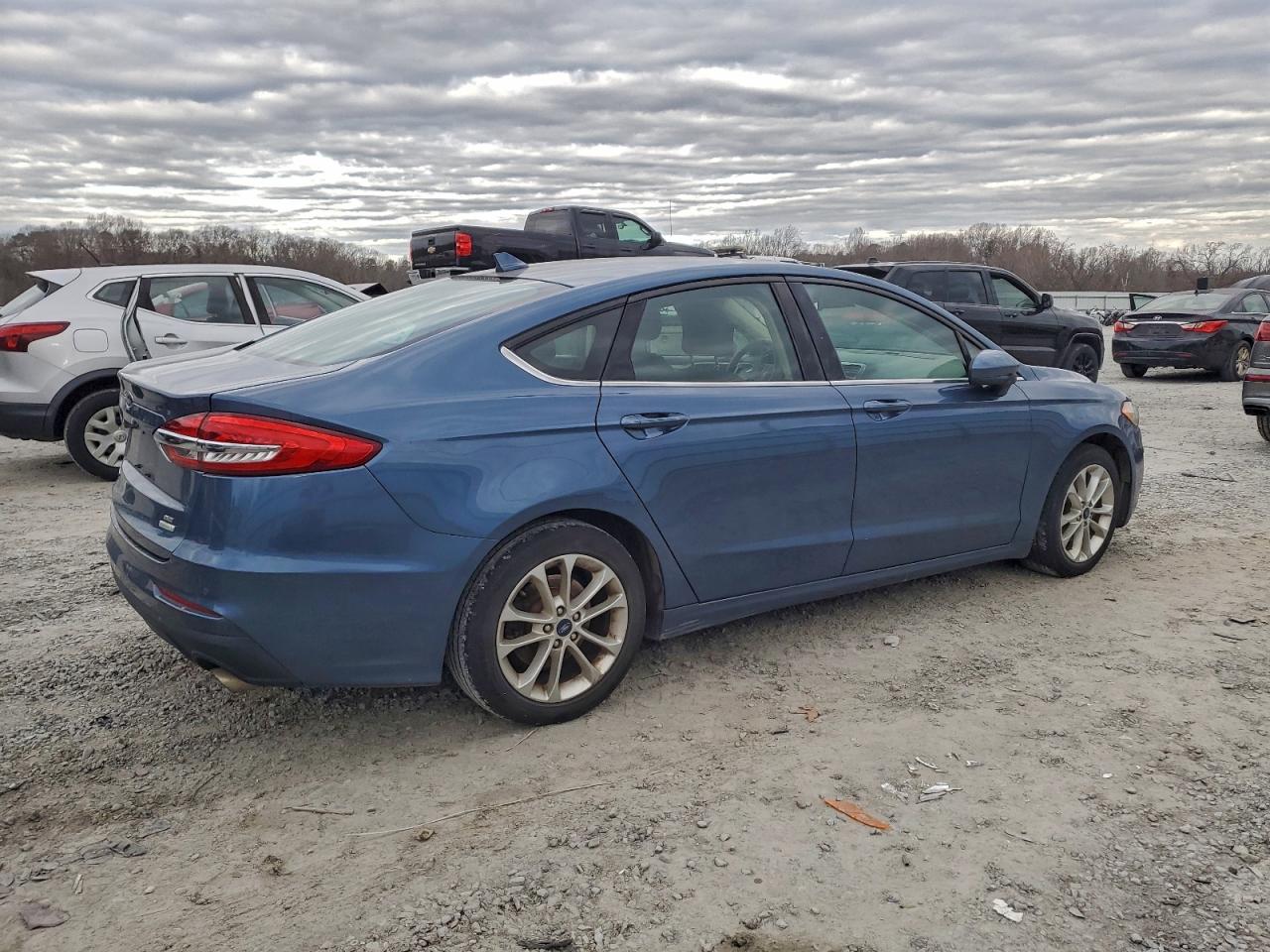 Ford Fusion Se Image 6