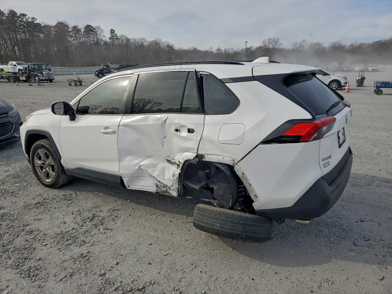 Toyota RAV4 Xle Image 2