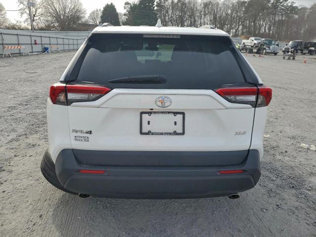 Toyota RAV4 Xle Image 6