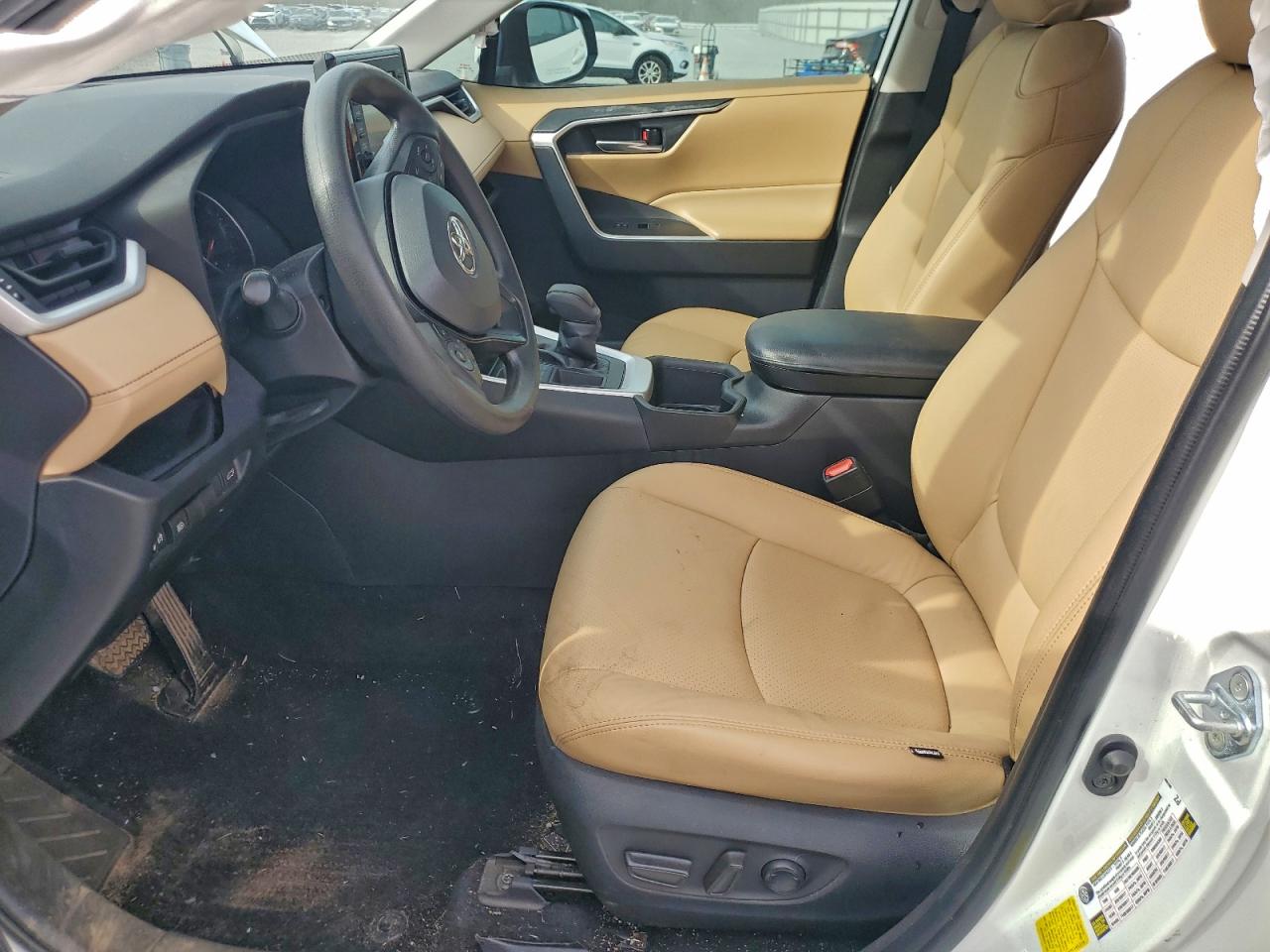 Toyota RAV4 Xle Image 3