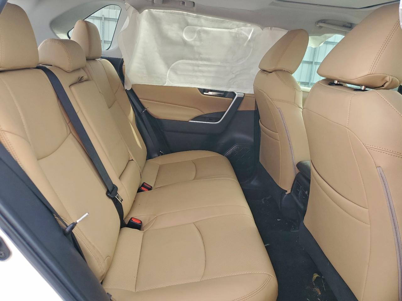 Toyota RAV4 Xle Image 9