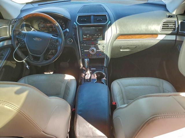 Ford Explorer Platinum Image 6