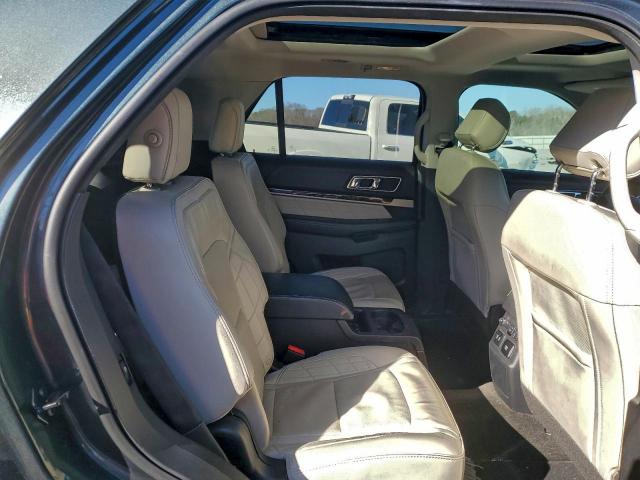 Ford Explorer Platinum Image 10