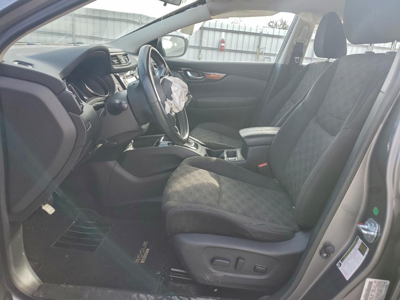 Nissan Rogue S Image 9