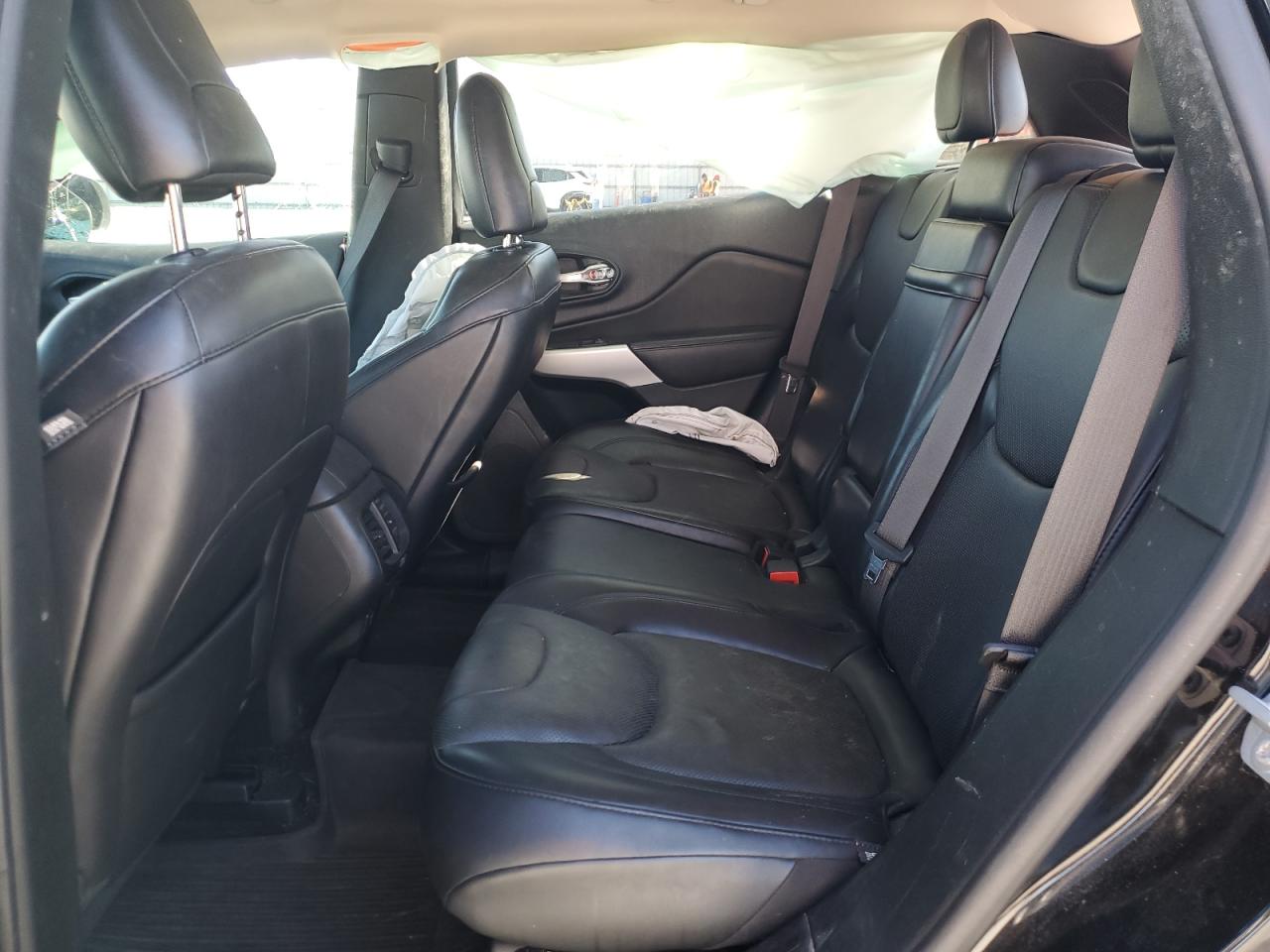 Jeep Cherokee Overland Image 12