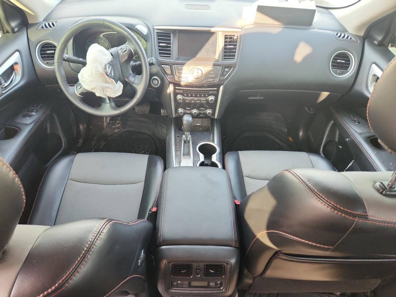 Nissan Pathfinder Sv Image 10