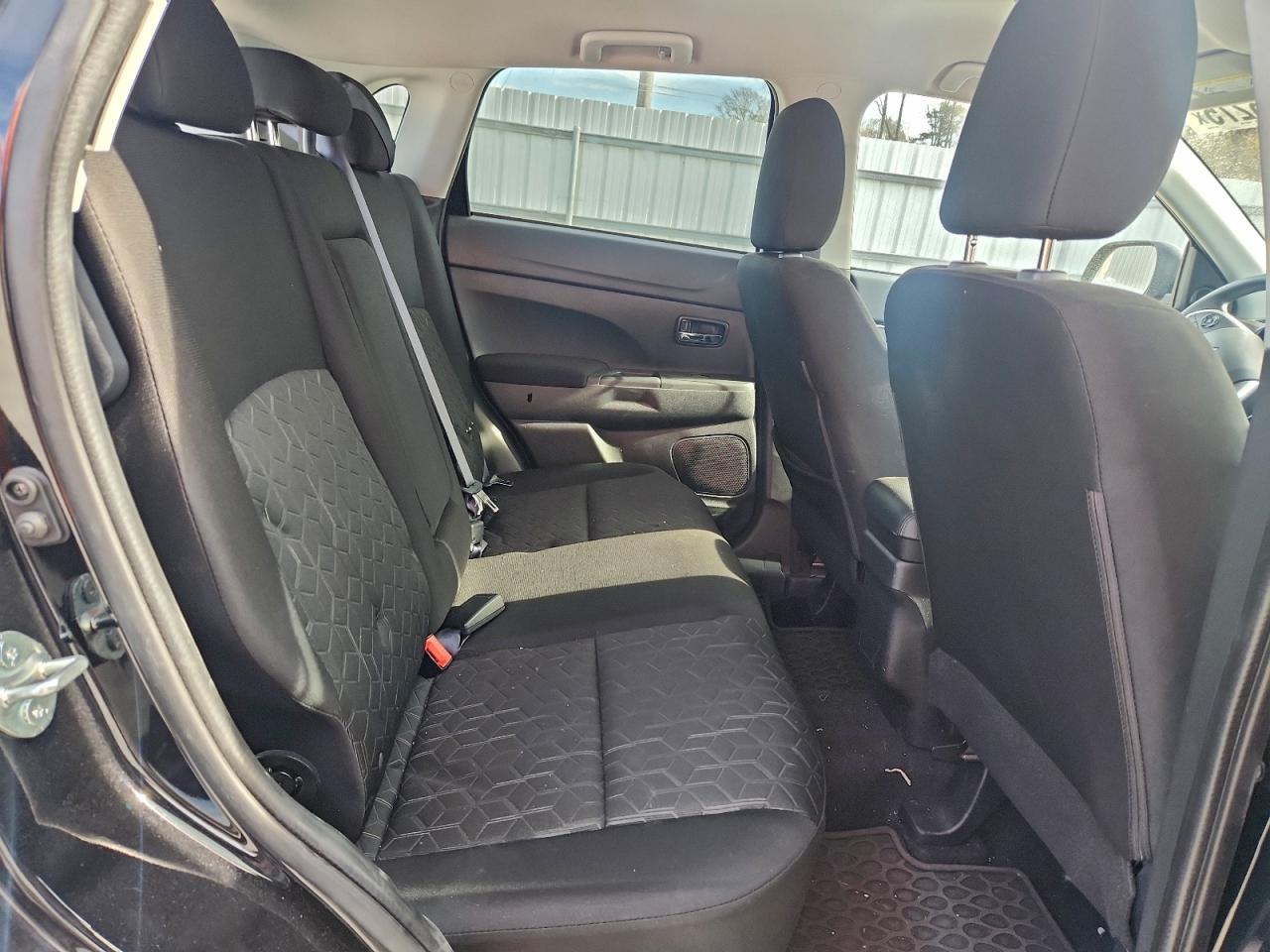 Mitsubishi Outlander S Image 4