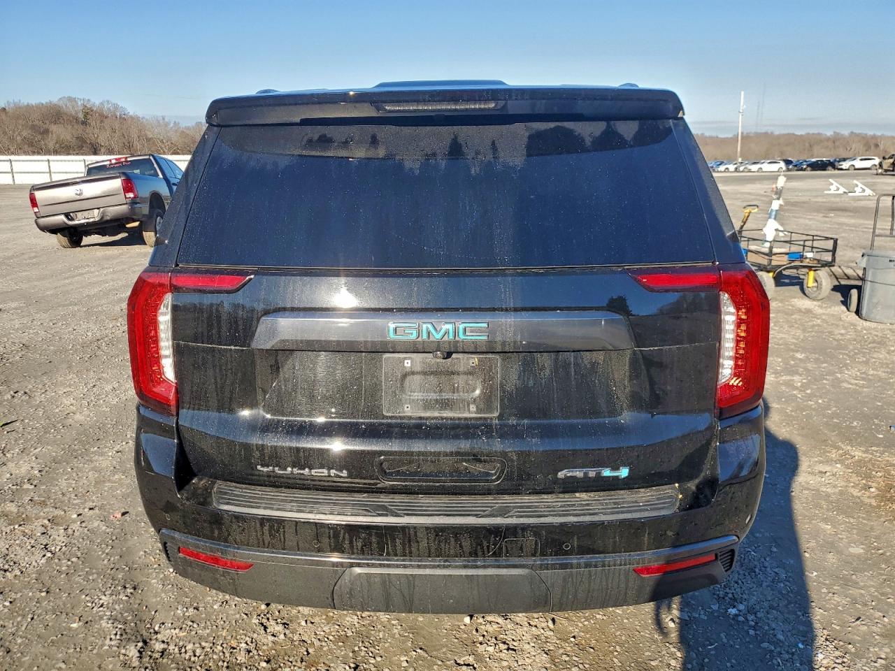 GMC Yukon K1500 At4 Image 11