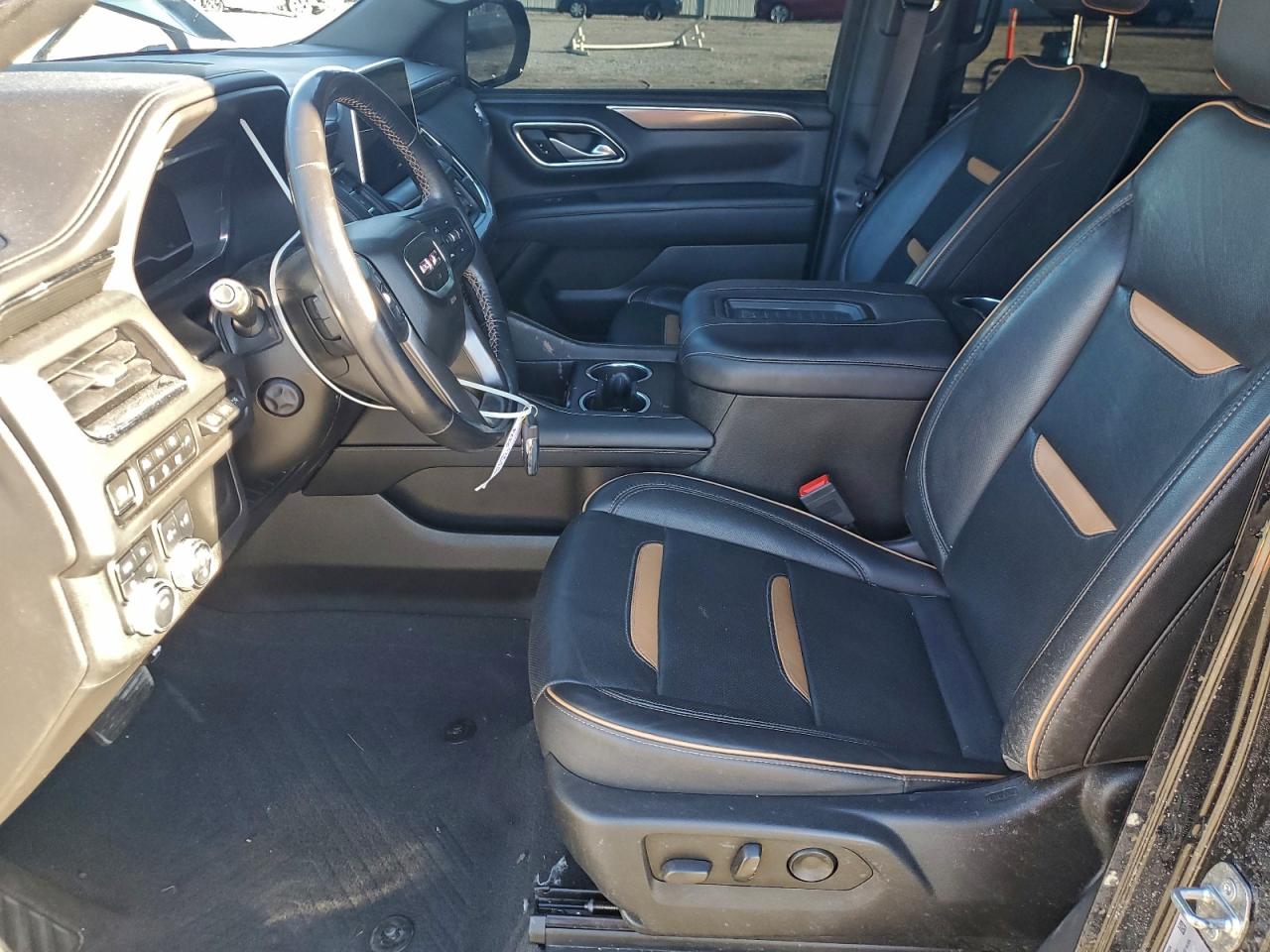 GMC Yukon K1500 At4 Image 13